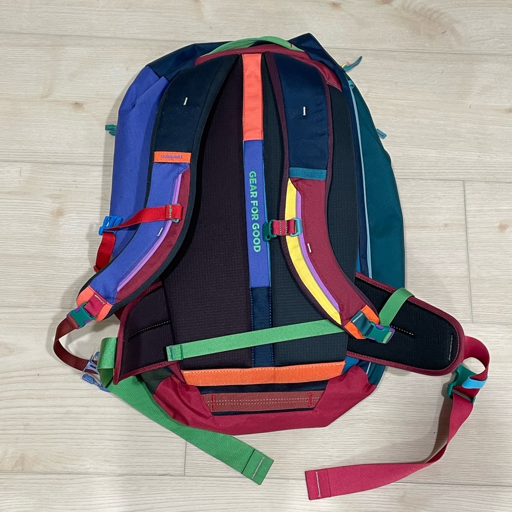 Cotopaxi Allpa 42L Travel Pack - Del Dia. Dark green, and multicolored. NWOT - Picture 2 of 10
